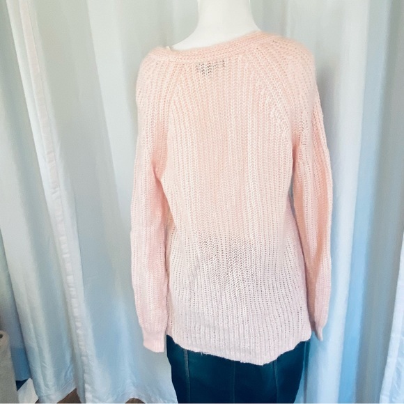 Gap V-neck sweater. Size small. - Picture 5 of 8